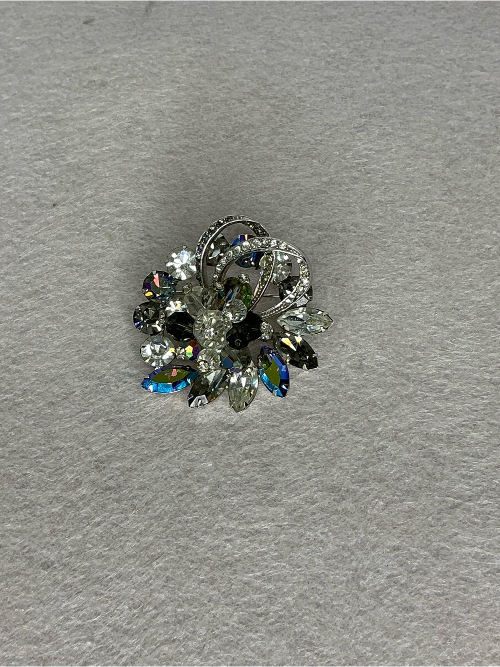 2262 -Mid-Century 1970-1980 Avon Aurora Borealis and Clear Crystal Floral Brooch - Picture 11 of 16